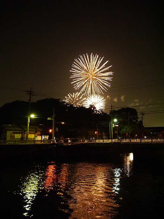 空と森と川