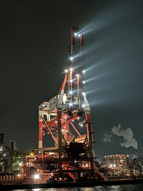 サーチライトの怪獣